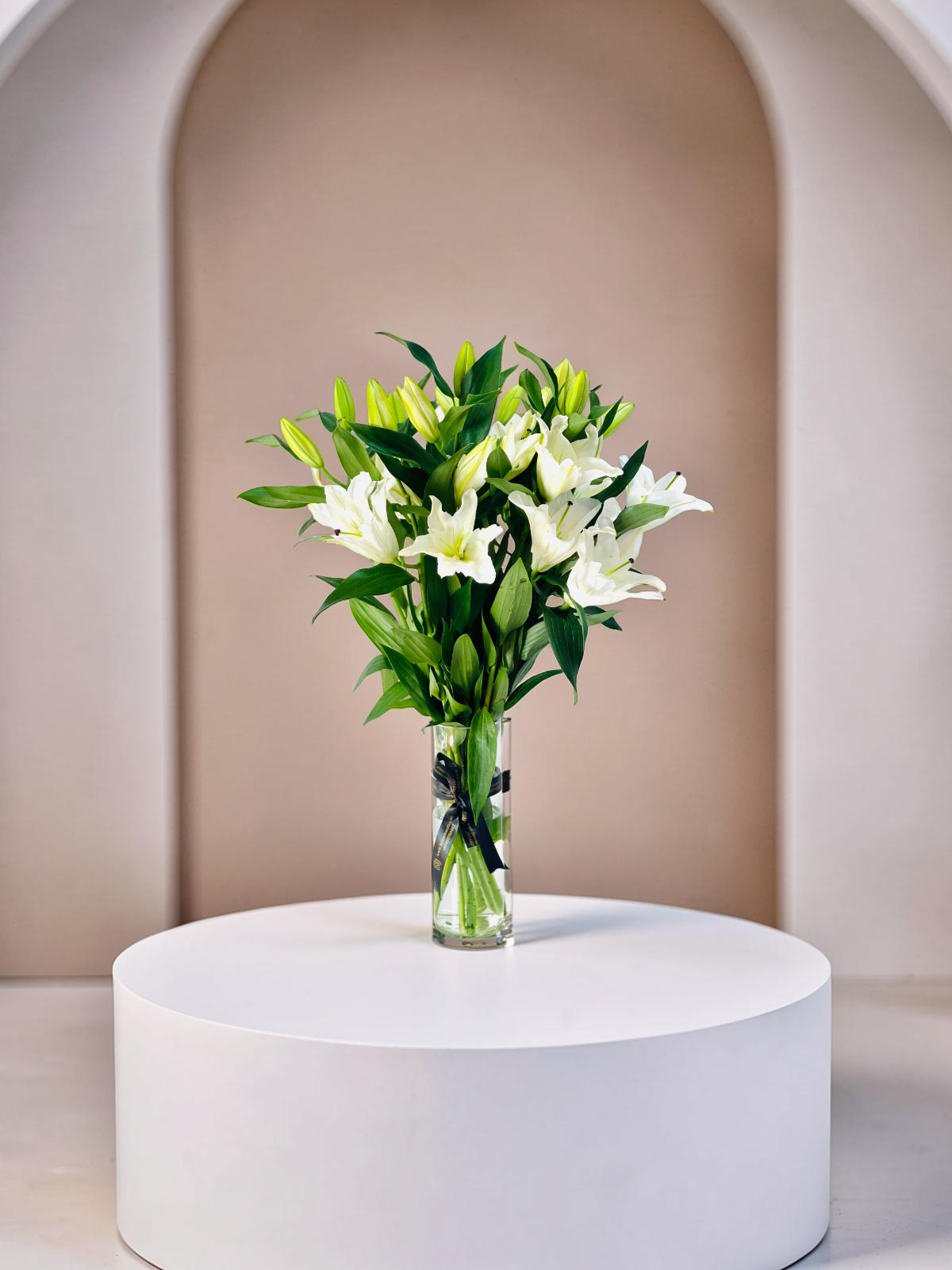 Lily vase white